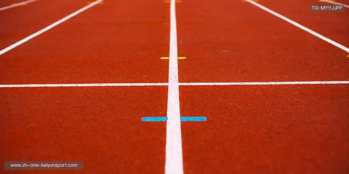 📱边看边聊，与全球球迷共享精彩时刻！💬